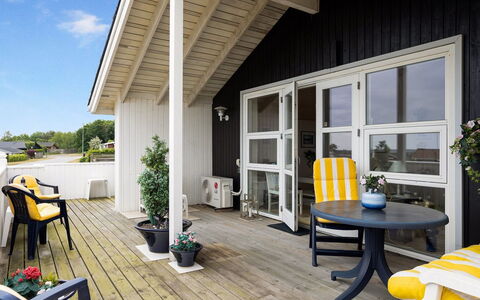 Yvette - 150M from the Sea: Sommerhus, Skur, Hytte, Stuehus, Prærie, Hytte, Lade, Bjælkehytte, Garden Bygninger