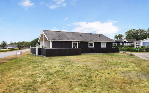 Yvette - 150M from the Sea: Sommerhus, Skur, Hytte, Stuehus, Prærie, Hytte, Lade, Bjælkehytte, Garden Bygninger