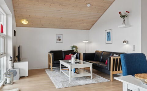 Yvette - 150M from the Sea: Møbel, Indretning, Gulvbelægning, Træ, Couch, Loft, Stue, Værelse, Etage, Bord