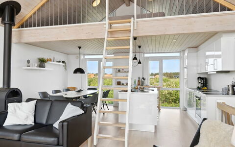 Thyra - 700M from the Sea: Træ, Sommerhus, Stue, Hårdttræ, Stol, Design, Bejdse, Trægulve, Stueplante