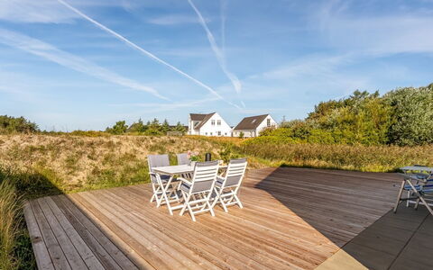 Yakari - 1Km from the Sea: Himmel, Blå, Træ, Horisont, Trægulve, Sky, Planke, Boardwalk, Hårdttræ, Dæk