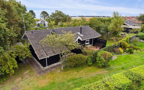 Akseline - 300M from the Sea: Tag, Hjem, Sommerhus, Estate, Udendørs Møbler, Gård, Udendørs Bord, Gårdsplads, Backyard, Villa