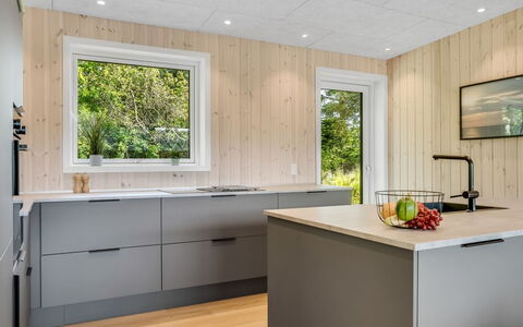 Florida - from the Sea: Gulvbelægning, Køkken, Træ, Countertop, Etage, Indretning, Møbel, Køkken Apparat, Cabinetry, Trægulve