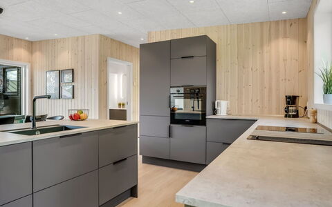 Florida - from the Sea: Køkken, Gulvbelægning, Countertop, Møbel, Cabinetry, Træ, Køkken Apparat, Indretning, Etage, Større Bandage