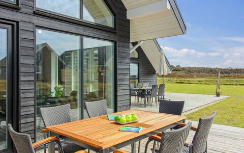 Othinkarl - 100M from the Sea: Tag, Hjem, Dør, Sommerhus, Skygge, Sidespor, Gård, Estate, Backyard