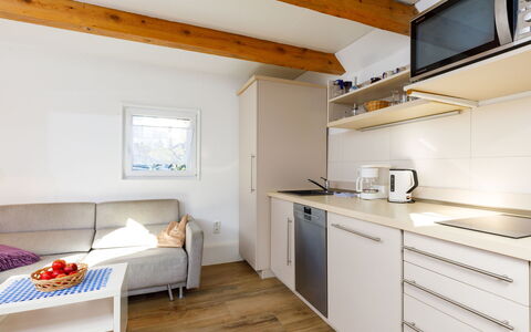 Hexenhäuschen: Cabinetry, Møbel, Ejendom, Countertop, Bygning, Træ, Komfur, Indretning, Køkken Apparat, Skuffe