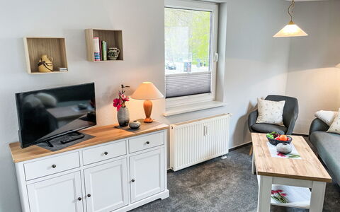 Lisa: Møbel, Cabinetry, Ejendom, Bygning, Indretning, Vindue, Skuffe, Etage, Træ