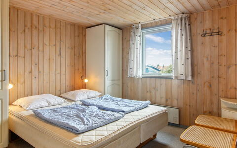 Dorit - 100M from the Sea: Loft, Gulvbelægning, Indretning, Etage, Kompositmateriale, Møbel, Udvej, Hotel, Design, Dagslys