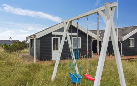 Dorit - 100M from the Sea: Loft, Gulvbelægning, Indretning, Etage, Kompositmateriale, Møbel, Udvej, Hotel, Design, Dagslys