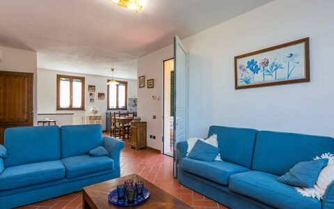 Villa della Duna: Couch, Bord, Møbel, Ejendom, Billedramme, Blå, Azure, Indretning, Studio Couch, Stue