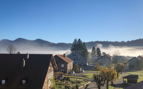 Grand-Rue 143: Himmel, Sky, Bjerg, Bygning, Plante, Highland, Naturlige Landskab, Hus, Træ, Atmosfaeretryk Fænomen