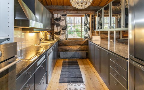 Villihanhi: Træ, Gulvbelægning, Loft, Indretning, Køkken, Countertop, Etage, Belysning, Møbel, Trægulve