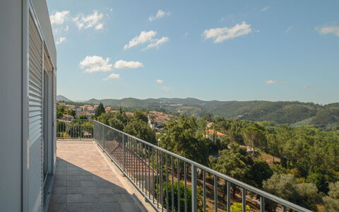 Douro View: Sky, Himmel, Daytime, Ejendom, Bygning, Hegn, Træ, Bjerg, Plante, Hus