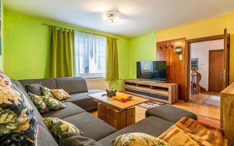Haus Hilda: Couch, Ejendom, Billedramme, Bord, Komfort, Stue, Indretning, Studio Couch, Etage, Træ