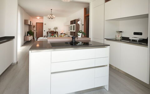 Marì: Cabinetry, Countertop, Bygning, Ejendom, Køkken Apparat, Træ, Komfur, Køkken, Indretning, Husholdningsapparat