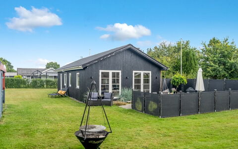 Neea - 280M from the Sea: Træ, Hjem, Veranda, Dæk, Hårdttræ, Tag, Bejdse, Trægulve, Eco Hotel