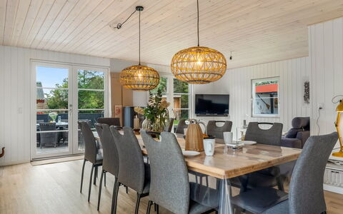 Neea - 280M from the Sea: Træ, Hjem, Veranda, Dæk, Hårdttræ, Tag, Bejdse, Trægulve, Eco Hotel