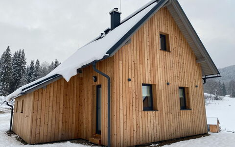 Muhu: Sne, Himmel, Bygning, Dør, Vindue, Hus, Træ, Hældning, Sugar House, Sommerhus