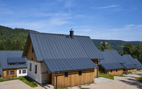 Muhu: Himmel, Sky, Vindue, Bygning, Plante, Hus, Træ, Træ, Sommerhus, Hældning