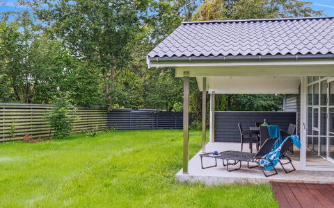 Gisl - 1.3Km from the Sea: Møbel, Indretning, Gulvbelægning, Træ, Etage, Loft, Trægulve, Stol, Bord, Belysning