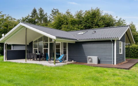 Gisl - 1.3Km from the Sea: Hus, Hjem, Tag, Sommerhus, Estate, Landscaping, Garden Bygninger, Sidespor, Stuehus