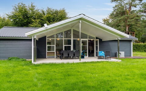 Gisl - 1.3Km from the Sea: Hus, Hjem, Tag, Sommerhus, Estate, Landscaping, Garden Bygninger, Sidespor, Stuehus