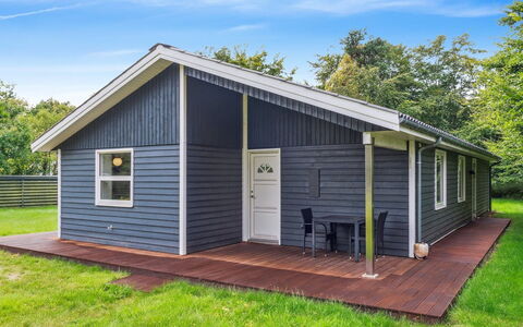 Gisl - 1.3Km from the Sea: Hus, Hjem, Tag, Sommerhus, Estate, Landscaping, Garden Bygninger, Sidespor, Stuehus