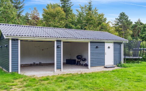 Gisl - 1.3Km from the Sea: Hus, Hjem, Tag, Sommerhus, Estate, Landscaping, Garden Bygninger, Sidespor, Stuehus
