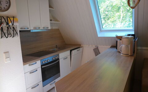 Hannah: Cabinetry, Ejendom, Møbel, Countertop, Vindue, Træ, Køkken, Indretning, Køkken Apparat, Komfur