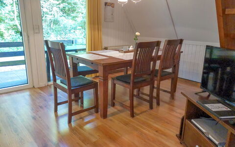 Marie: Bord, Ejendom, Møbel, Stol, Træ, Indretning, Gulvbelægning, Vindue, Cabinetry, Etage