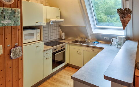 Marie: Cabinetry, Køkkenvask, Håndvask, Countertop, Ejendom, Køkken, Vindue, Tap, Træ, Komfur