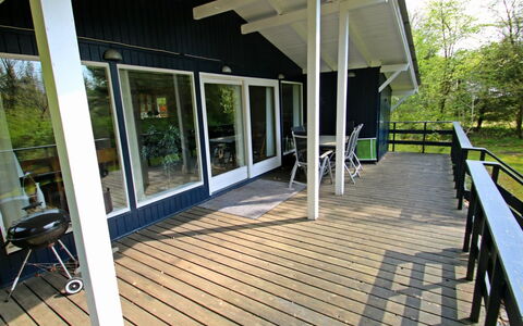 Aki - 30Km from the Sea: Hjem, Sommerhus, Veranda, Hårdttræ, Sidespor, Dæk, Skygge, Planke, Estate, Garden Bygninger