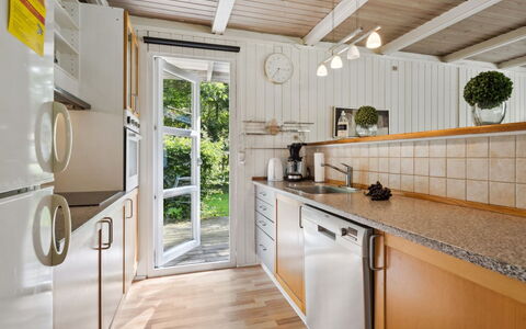Aki - 30Km from the Sea: Græs, Græs-, Landskab, Økoregion, Almindeligt, Plantesamfund, Land Lot, Udendørs Møbler, Prærie, Shrubland