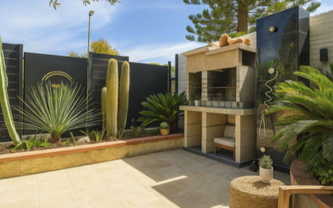 Villasimius 683: Busk, Have, Landscaping, Blomsterkrukke, Eco Hotel, Stueplante, Skygge, Gårdsplads, Backyard