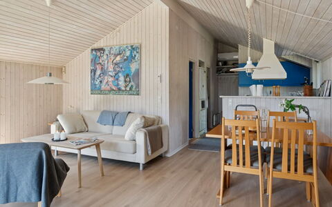 Thrym - 200M from the Sea: Tag, Hus, Hjem, Sommerhus, Sidespor, Estate, Indkørsel, Garden Bygninger, Gård, Skur