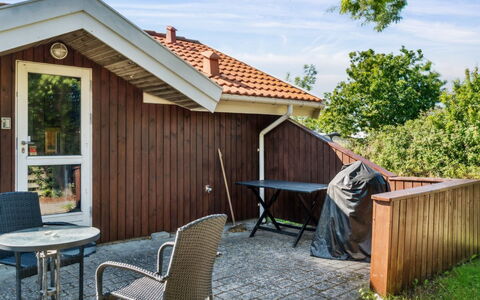 Thrym - 200M from the Sea: Tag, Hus, Hjem, Sommerhus, Sidespor, Estate, Indkørsel, Garden Bygninger, Gård, Skur