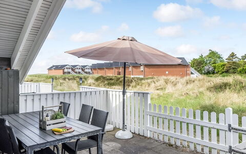 Rohan - 2.2Km from the Sea: 