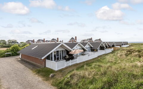 Rohan - 2.2Km from the Sea: Tag, Hus, Hjem, Sommerhus, Dør, Sidespor, Dæk, Veranda, Planke, Hårdttræ