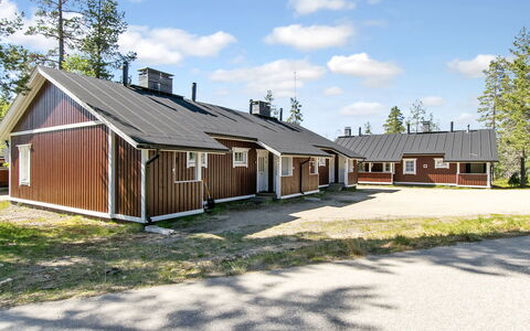 Hirvasaho a 2: Træ, Sommerhus, Bjælkehytte, Skov, Skur, Garden Bygninger, Lærk, Woodland, Bejdse