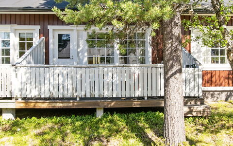 Hirvasaho a 2: Træ, Sommerhus, Bjælkehytte, Skov, Skur, Garden Bygninger, Lærk, Woodland, Bejdse
