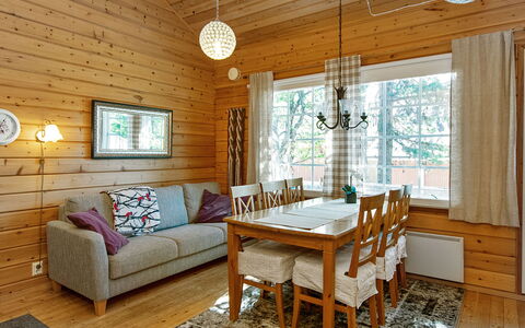 Hirvasaho a 2: Træ, Sommerhus, Bjælkehytte, Skov, Skur, Garden Bygninger, Lærk, Woodland, Bejdse