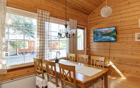 Hirvasaho a 2: Træ, Sommerhus, Bjælkehytte, Skov, Skur, Garden Bygninger, Lærk, Woodland, Bejdse