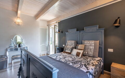 Cascina Basan: Møbel, Ejendom, Bygning, Komfort, Azure, Cabinetry, Træ, Belysning, Arkitektur, Indretning