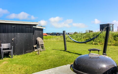 Sanni - 225M from the Sea: Himmel, Sky, Almindeligt, Land Lot, Tag, Lawn, Sommerhus, Eng, Gård, Skur
