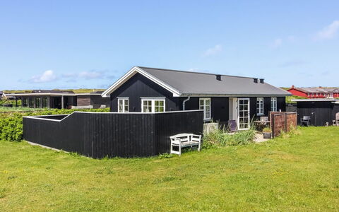 Sanni - 225M from the Sea: Tag, Hus, Hjem, Arkitektur, Boligområde, Sommerhus, Land Lot, Estate, Veranda, Lawn