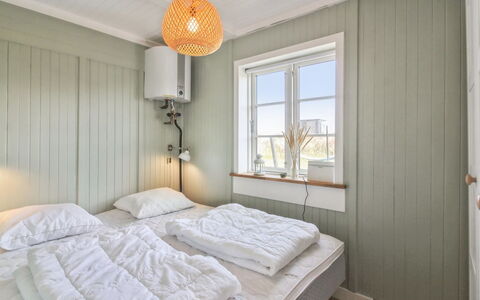 Sanni - 225M from the Sea: Væg, Soveværelse, Træ, Seng, Indretning, Loft, Etage, Gulvbelægning, Møbel, Sengetøj