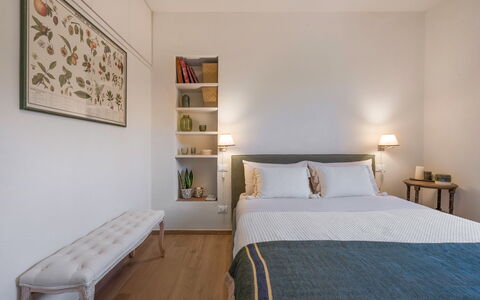 Il Nespolo Charming Apartment Fonterutoli - Siena,: Møbel, Ejendom, Træ, Komfort, Textile, Indretning, Etage, Væg, Hårdttræ, Hylde
