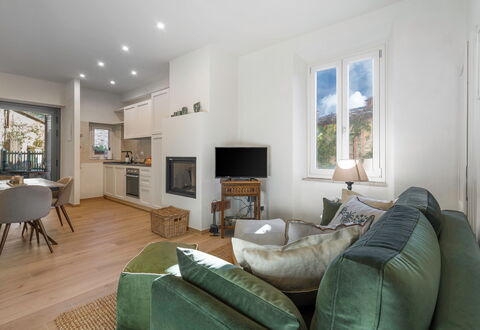 Il Nespolo Charming Apartment Fonterutoli - Siena,: Bord, Møbel, Billedramme, Couch, Ejendom, Indretning, Bygning, Træ, Komfort, Belysning