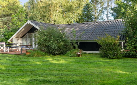 Ninni - 3.2Km from the Sea: Tag, Hus, Land Lot, Hjem, Sommerhus, Estate, Garden Bygninger, Skygge, Bjælkehytte, Landscaping