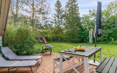 Ninni - 3.2Km from the Sea: Tag, Hus, Land Lot, Hjem, Sommerhus, Estate, Garden Bygninger, Skygge, Bjælkehytte, Landscaping